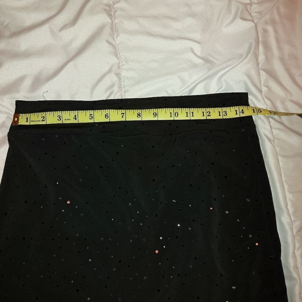 CUTE BLACK SKIRT - Picture 3 of 3